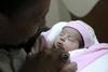 Čudežna sirska novorojenka dva tedna po potresu dobila dom, družino in novo ime