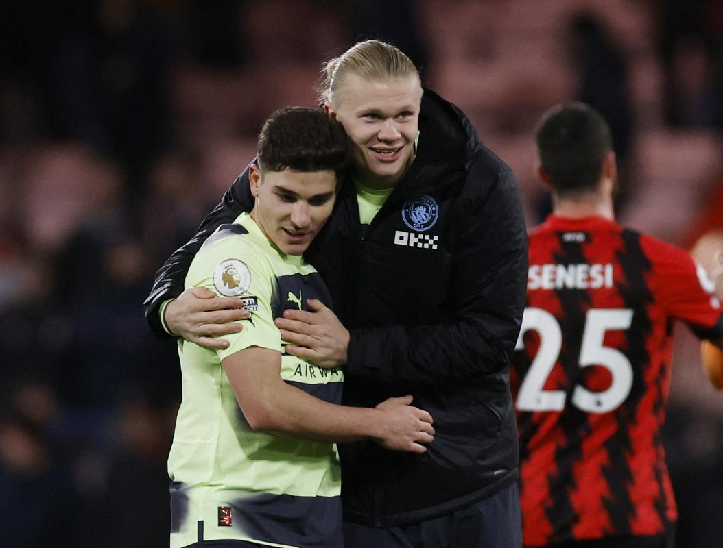 Julian Alvarez in Erling Haaland sta bila med strelci Manchester Cityja, ki je še 12. na prav toliko tekmah v Premier ligi premagal Bournemouth. Foto: Reuters