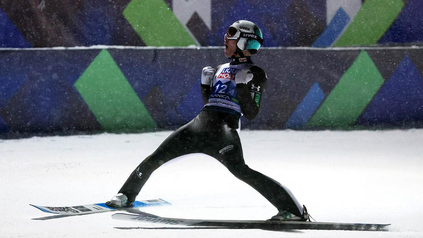 Veselje Anžeta Laniška po finalnem skoku, s katerim je Sloveniji zagotovil prvo medaljo na domačem svetovnem prvenstvu. Foto: Reuters