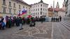 Mestni svet potrdil izplačilo nagrad vodstvu ZD-ja Ljubljana; pred magistratom protest