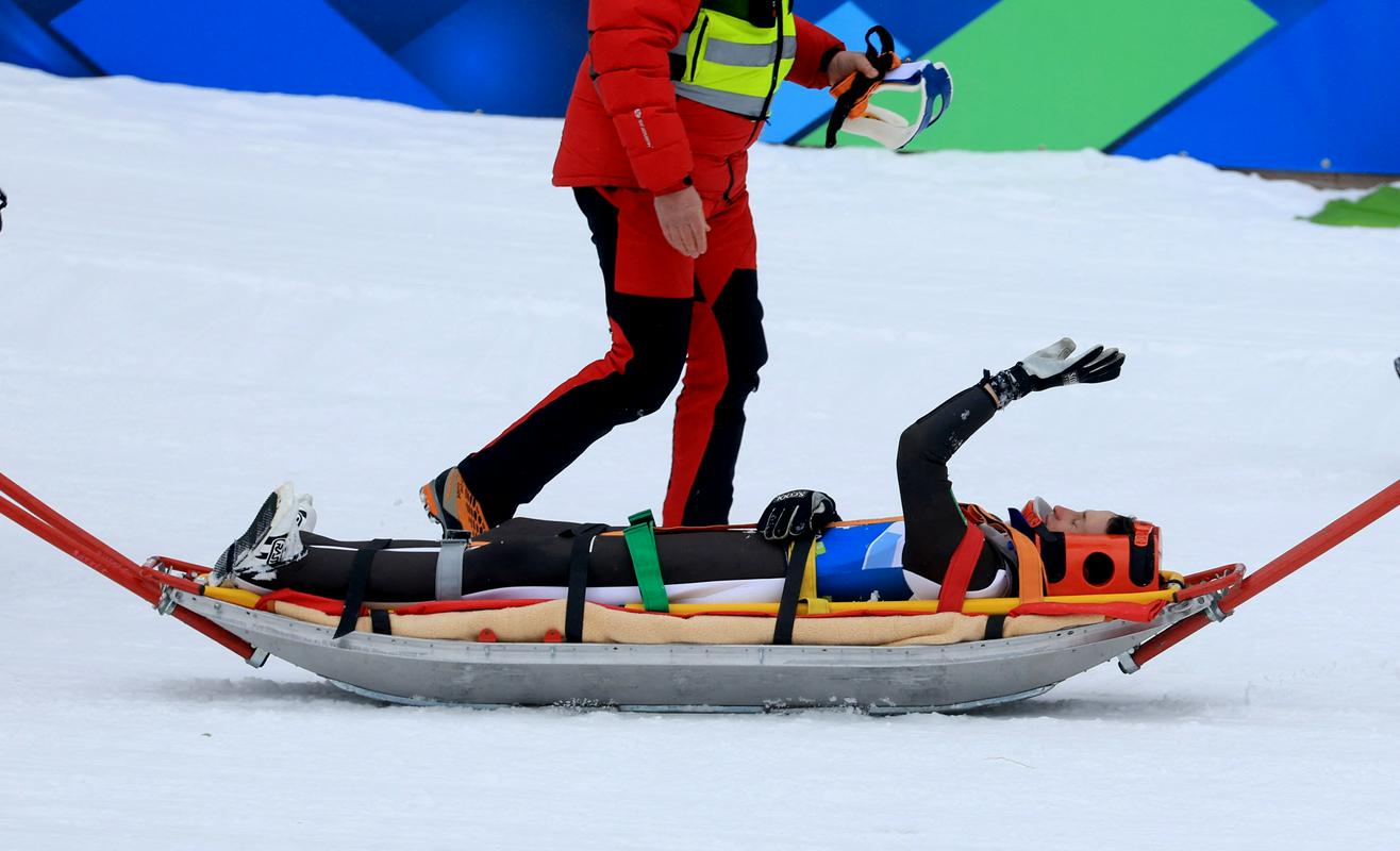 Peter Prevc je padel na svetovnem prvenstvu v Planici na treningu na veliki skakalnici. Foto: Reuters