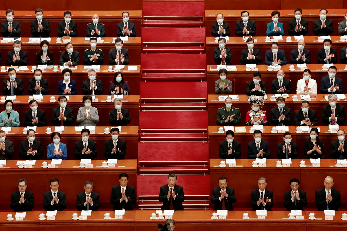 Odprtje kongresa. V sredini Ši Džinping. Foto: Reuters