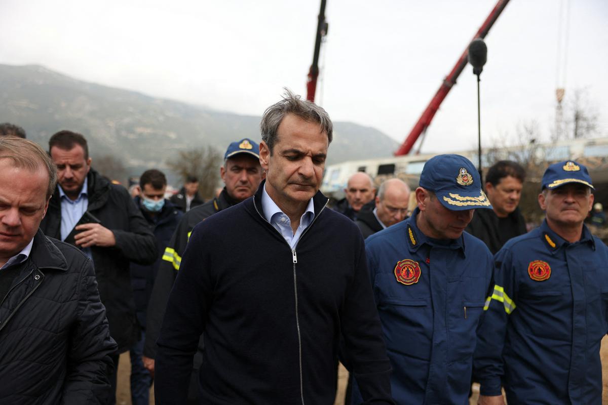 Premier Micotakis na prizorišču nesreče. Foto: Reuters