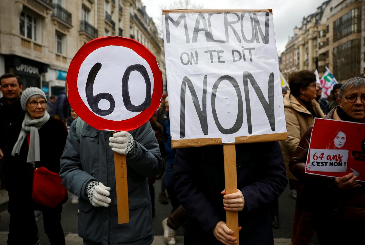 Protestniki odločno nasprotujejo zvišanju upokojitvene starosti. Foto: Reuters