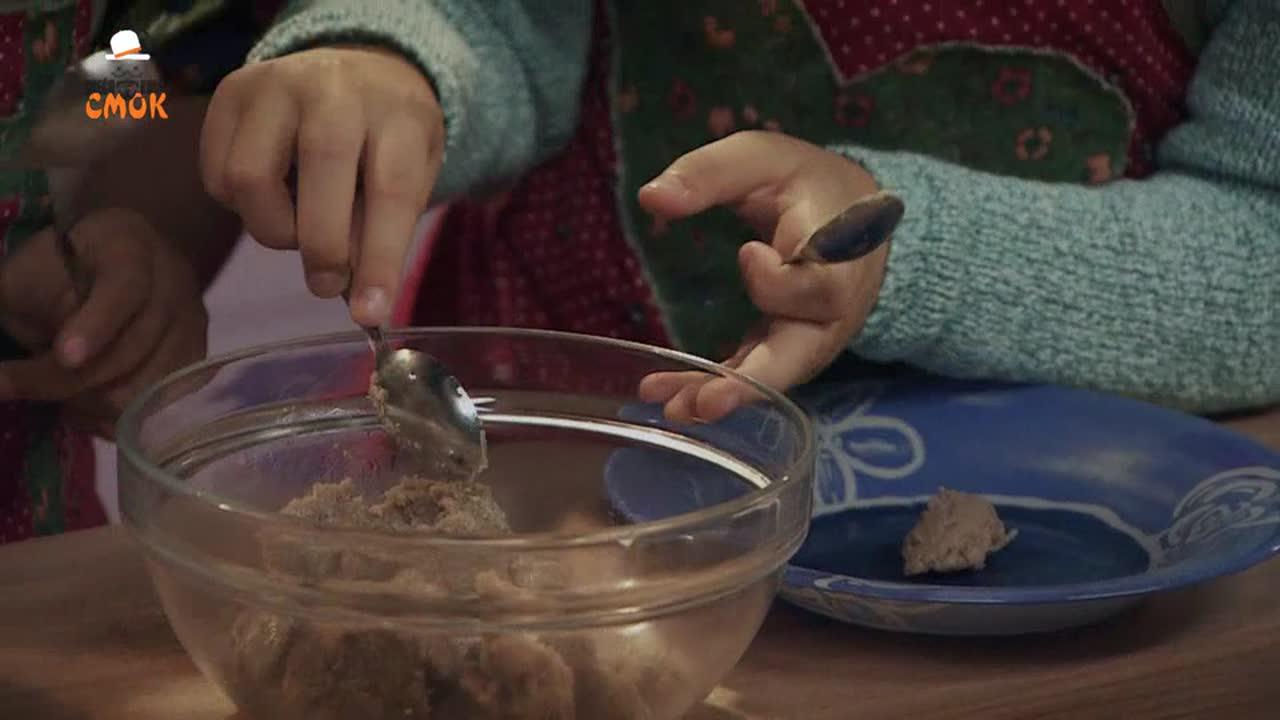 Ajdinka v vrtincu ali Zelenjavna mineštra z ajdovimi žganci