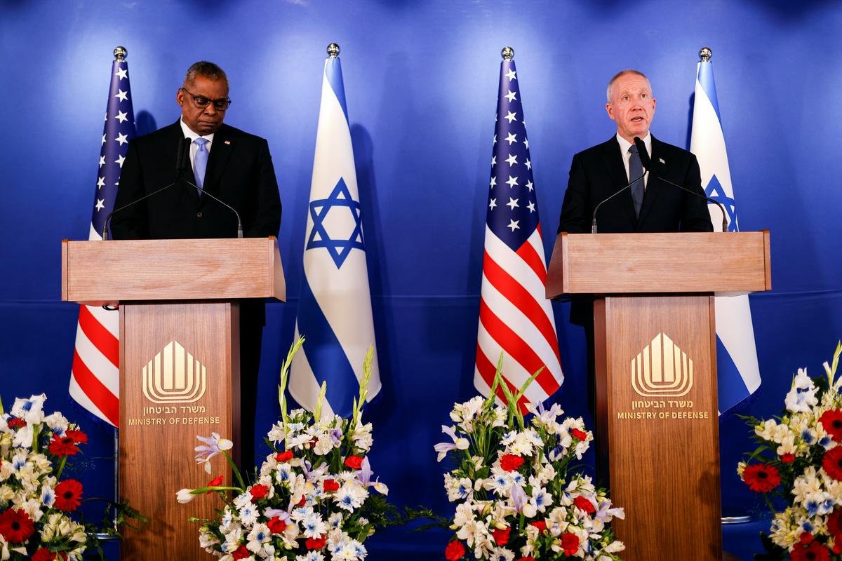 Izrael je obiskal ameriški obrambni minister Austin. Na sliki z izraelskim kolegom Galantom. Foto: Reuters
