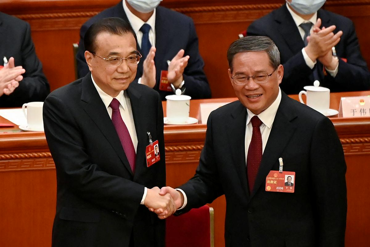 Zdaj že nekdanji premier Li Kečjang si nikoli ni bil tako blizu s predsednikom Šijem, kot to velja za Li Čjanga. Foto: Reuters