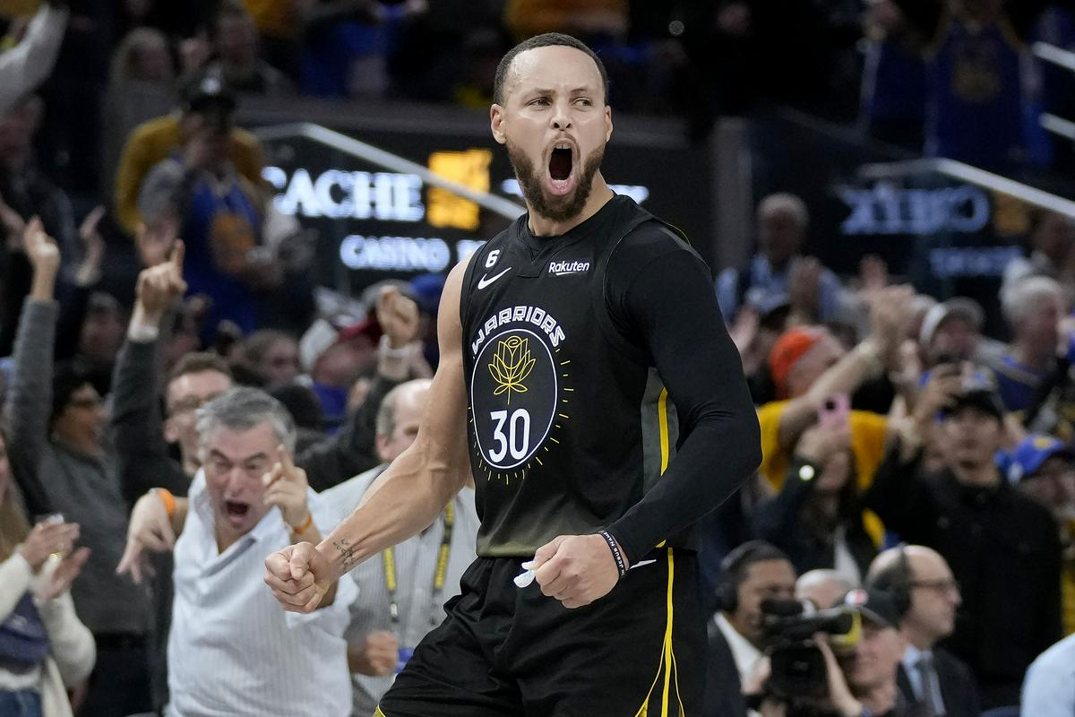 Stephen Curry scored 22 of his 36 points in the final quarter and overtime.  Last year's Finals MVP missed eleven games with a left leg injury.  He returned last Sunday in Los Angeles against the Lakers.  With him, Golden State is once again among the main favorites for the title.  Photo: Reuters