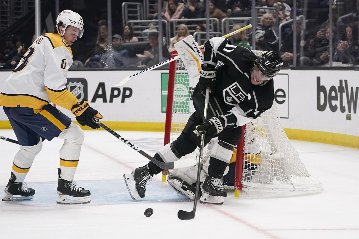 Anže Kopitar had two shots on goal, missed once, blocked two shots defensively and won 10 of 13 shots in 25 shifts in 20:43 of action.  Photo: AP