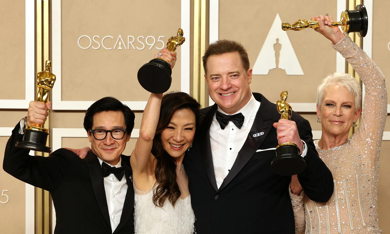 Letošnji dobitniki igralskih oskarjev Ke Huy Quan, Michelle Yeoh, Brendan Fraser in Jamie Lee Curtis. Foto: Reuters