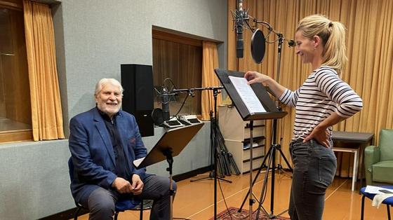 Boris Cavazza in Maša Derganc med snemanjem radijske igre Pot domov. Foto: Špela Kravogel