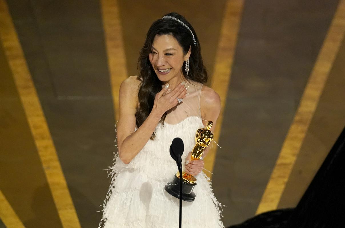 Michelle Yeoh je bila prvič nominirana in nato oskarja osvojila pri 60 letih. Foto: AP
