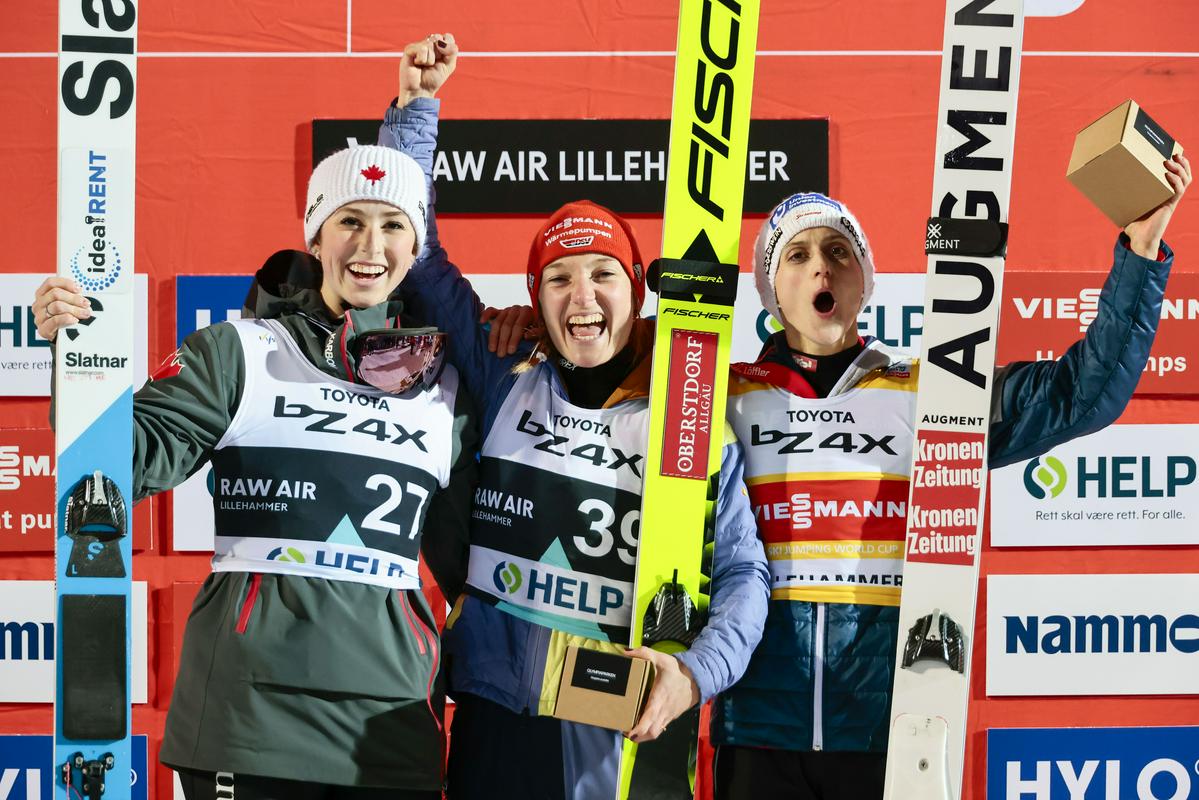 Katharina Althaus in Alexandria Loutitt sta bili junakinji svetovnega prvenstva v Planici, Eva Pinkelnig pa si je že v ponedeljek zagotovila veliki kristalni globus, ki ga bo prejela naslednji teden v Lahtiju. Foto: EPA
