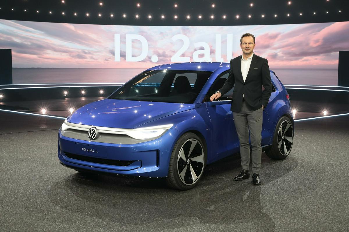 Thomas Schäfer je za Avtomobilnost povedal, da so se pri snovanju koncepta ID.2all vprašali, kaj je pravi volkswagen, Za primer navaja modele GTI. Pravi, da je bistvo, da ga lahko vozijo vsi, tako navaden delavec kot tudi direktor podjetja. Pravi, da Volkswagen potrebuje več takih vozil in da bo serijski model to tudi dokazal. Foto: MMC RTV SLO/Volkswagen