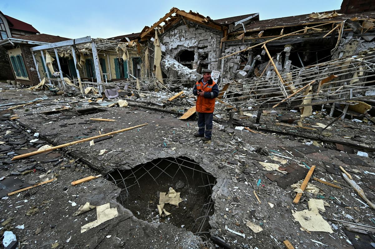 Posledice raketnega napada v Zaporožju. Foto: Reuters