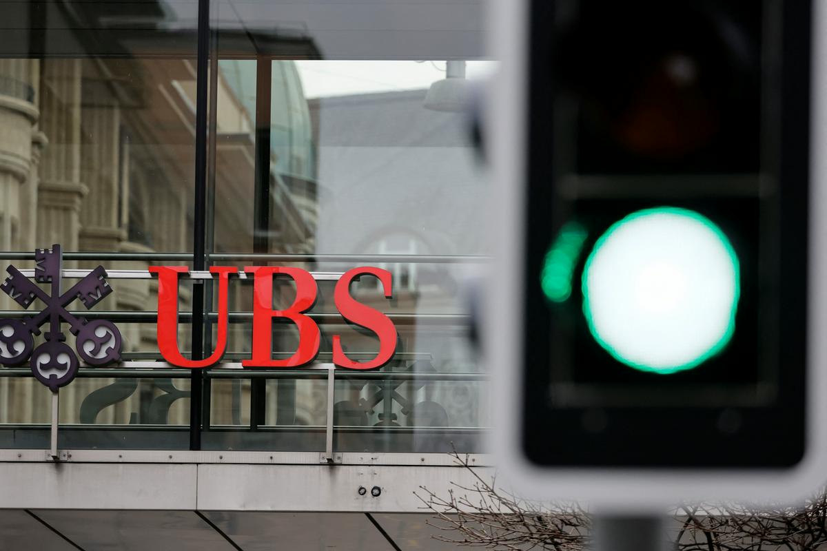 Švicarske oblasti so banki UBS prižgale zeleno luč za prevzem Credit Suisse in združitev dveh največjih švicarskih bank. Foto: Reuters