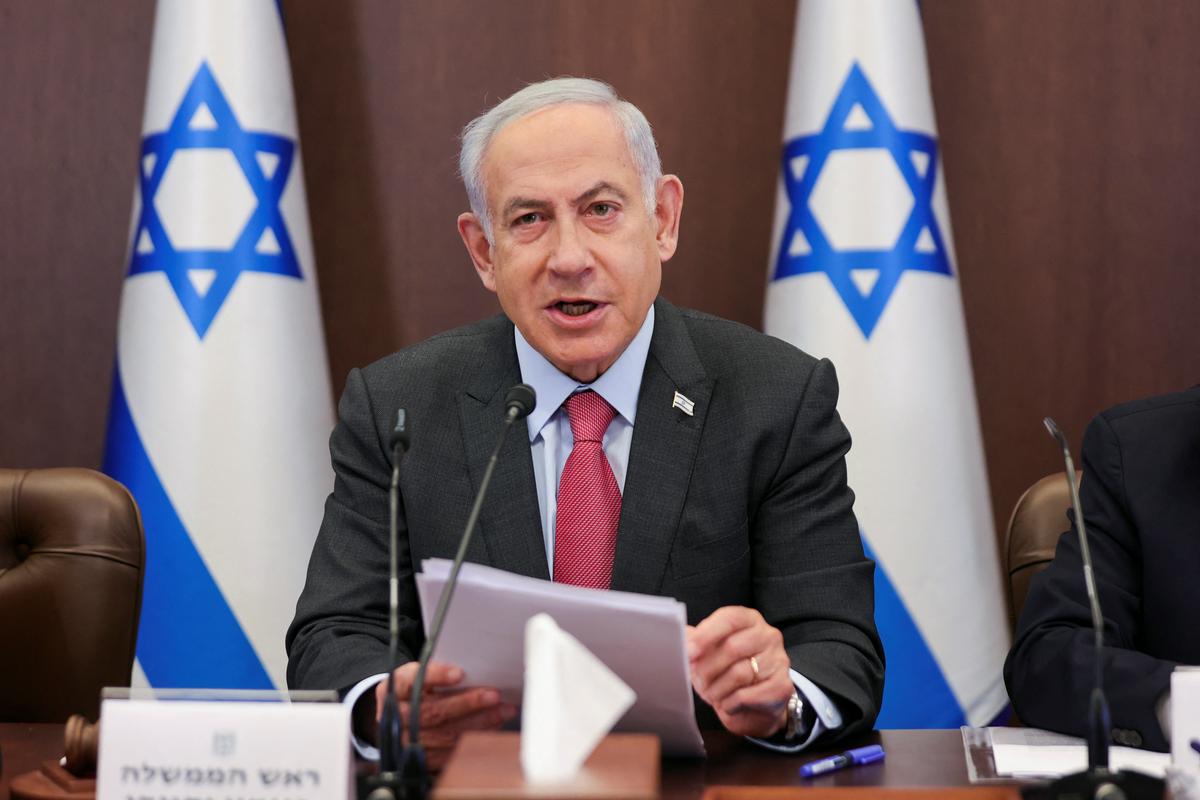 Netanjahujeva vlada je preložila glasovanje v parlamentu in predstavila spremembe sporne zakonodaje, a tudi v predlaganih spremembah še zmeraj ohranja večino v telesu za imenovanje sodnikov. Foto: Reuters