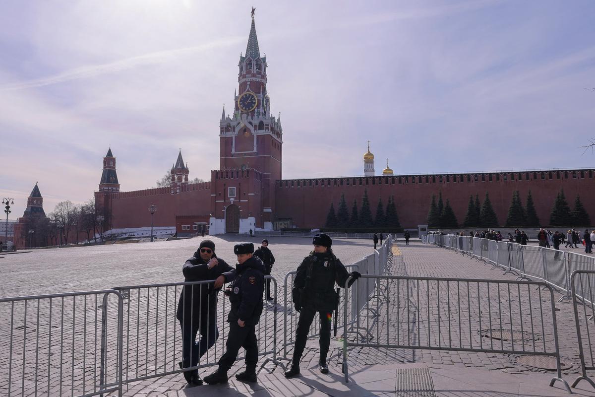 Poostreno varovanje Kremlja ob obisku kitajskega predsednika Ši Džinpinga. Foto: Reuters