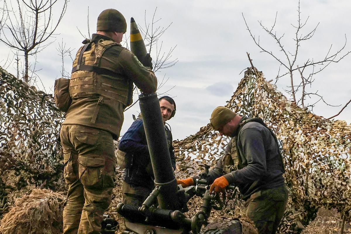 Ukrajinski vojski kronično primanjkuje streliva. Foto: Reuters