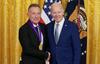 Biden odlikoval Brucea Springsteena, Julio Louis-Dreyfus, Vero Wang in Gladys Knight