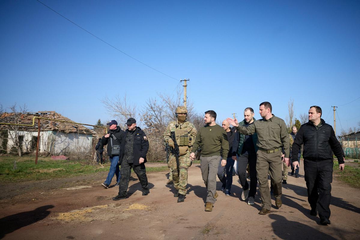 Zelenski je po srednem obisku Bahmuta na vzhodu obiskal še jug Ukrajine. Foto: Reuters