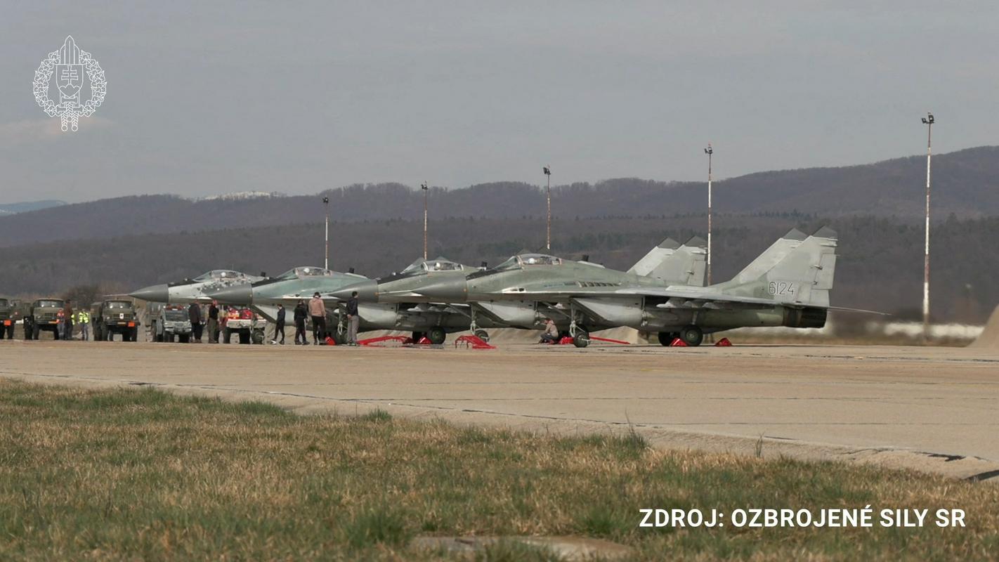 Slovaška je prva Natova država, ki je Ukrajini predala bojna letala. Foto: Reuters