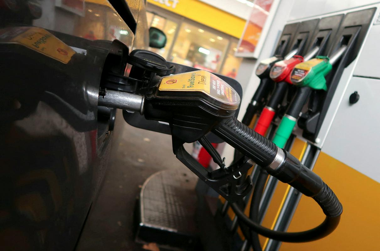 Prepoved prodaje avtomobilov in lahkih gospodarskih vozil z bencinskim ali dizelskim motorjem od leta 2035 je Evropski parlament potrdil sredi februarja. Foto: Reuters