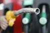 Vlada znižala trošarine in marže za bencin ter dizel