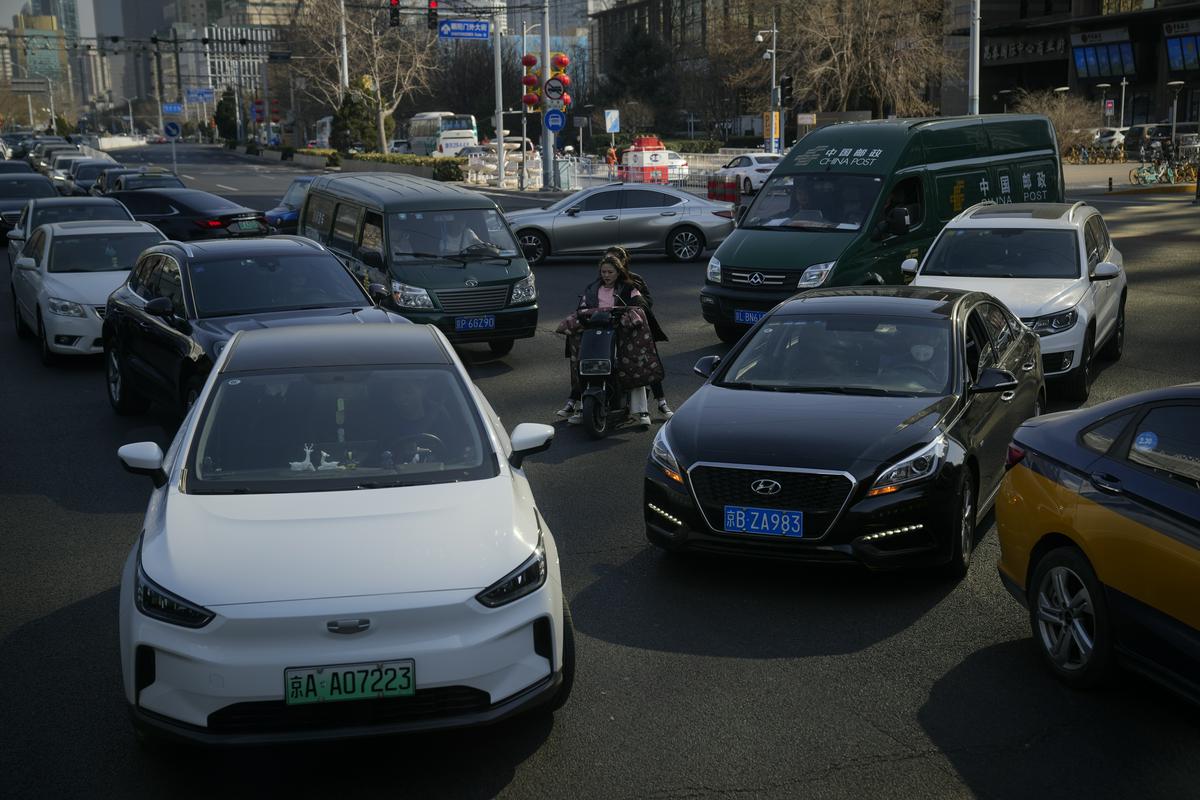 Na Kitajskem si vse več ljudi omisli električni avtomobil. Foto: AP