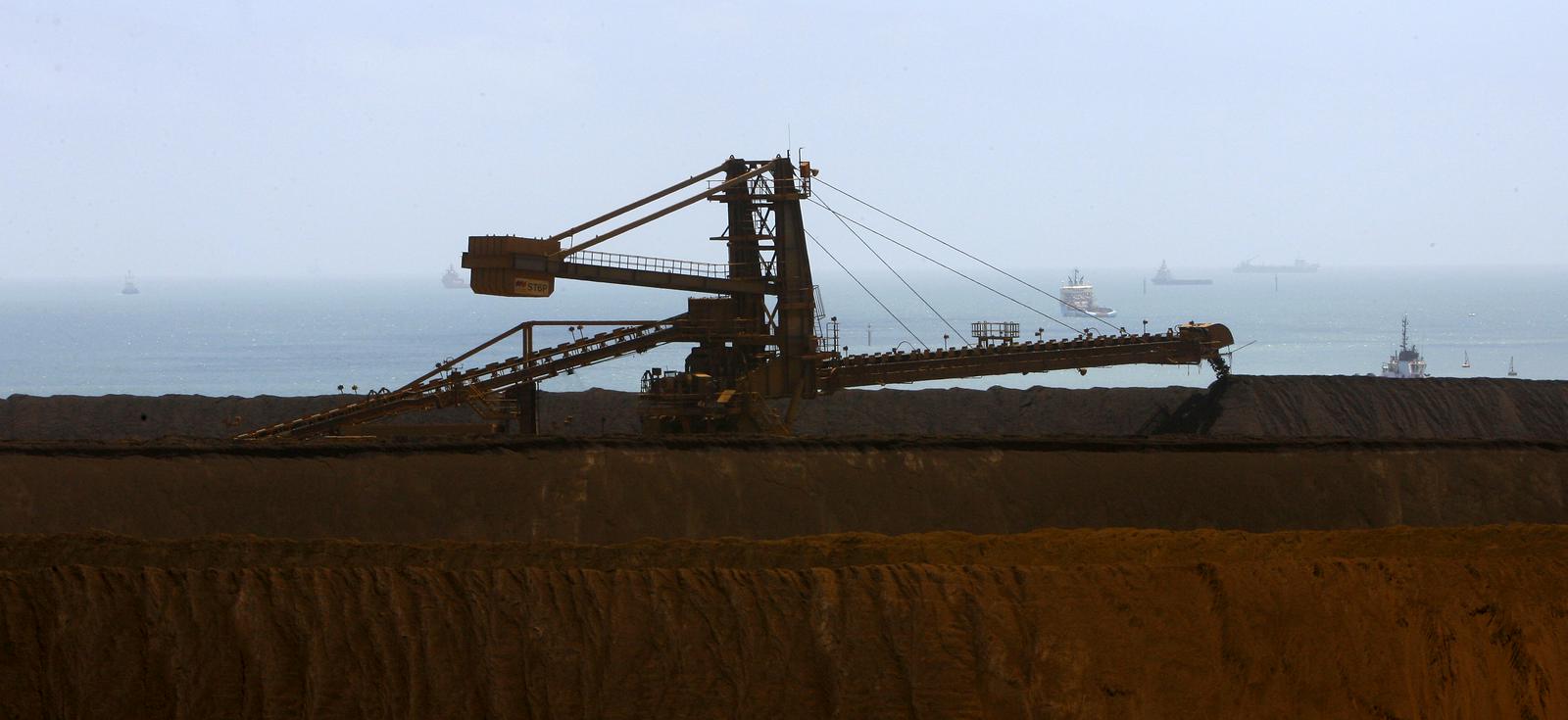 Zakon bo omejili tudi emisije velikega rudarskega podjetja Rio Tinto. Foto: AP
