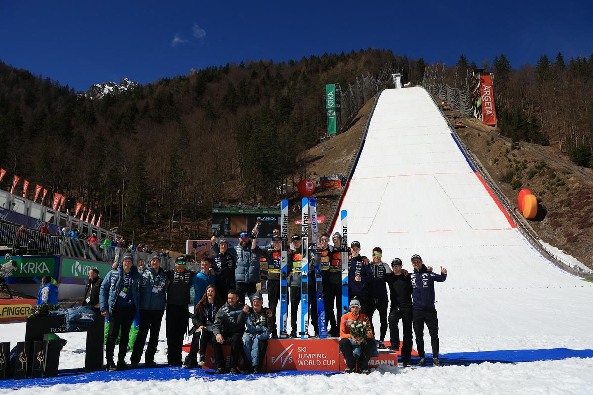 Za slovenskimi skakalci je odlična forma, vrhunsko pa skačejo tudi na zaključku v Planici. Foto: Reuters