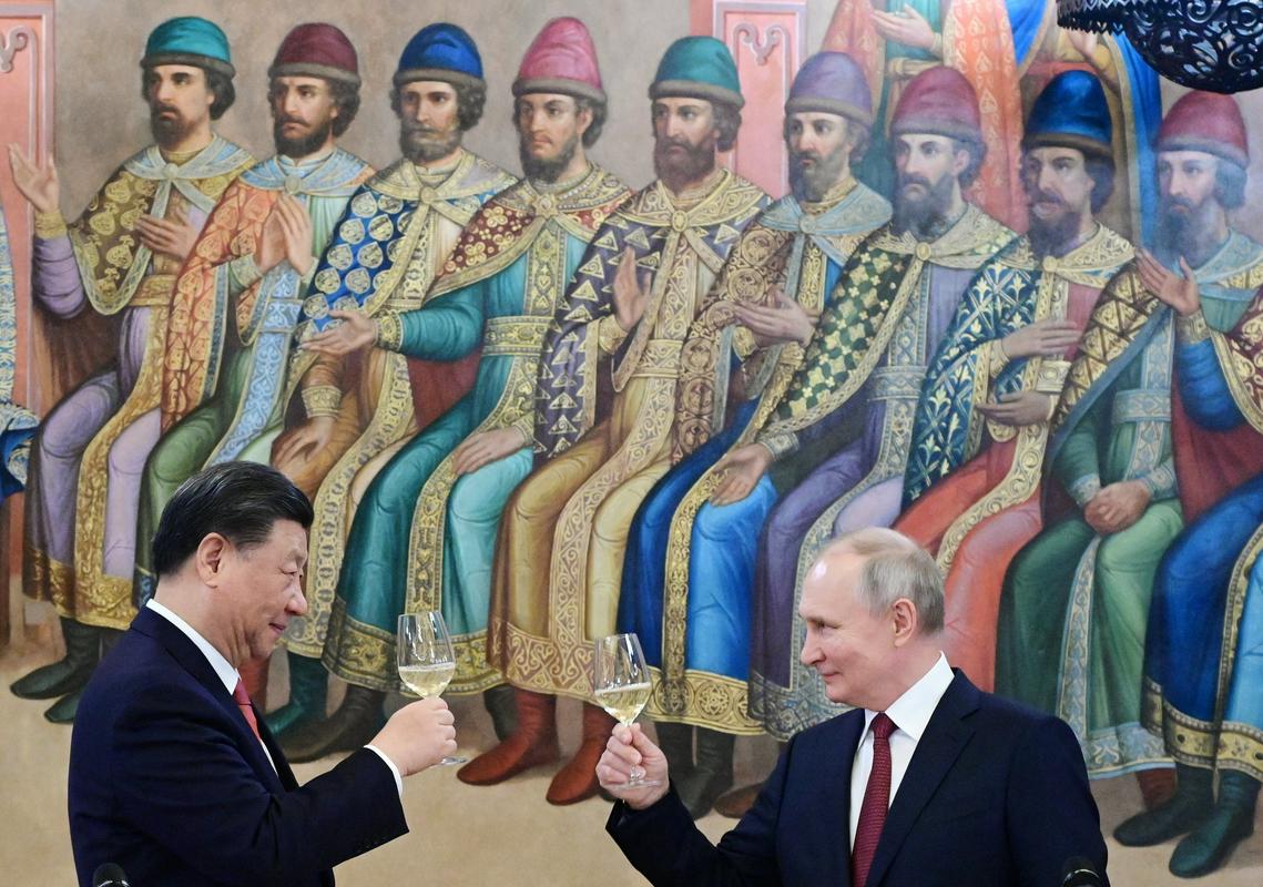 Putin in Ši Džinping sta na srečanju v Moskvi napovedala novo obdobje v odnosih med državama in podpisala sporazum o razširitvi strateškega partnerstva med državama do leta 2030. Foto: Reuters