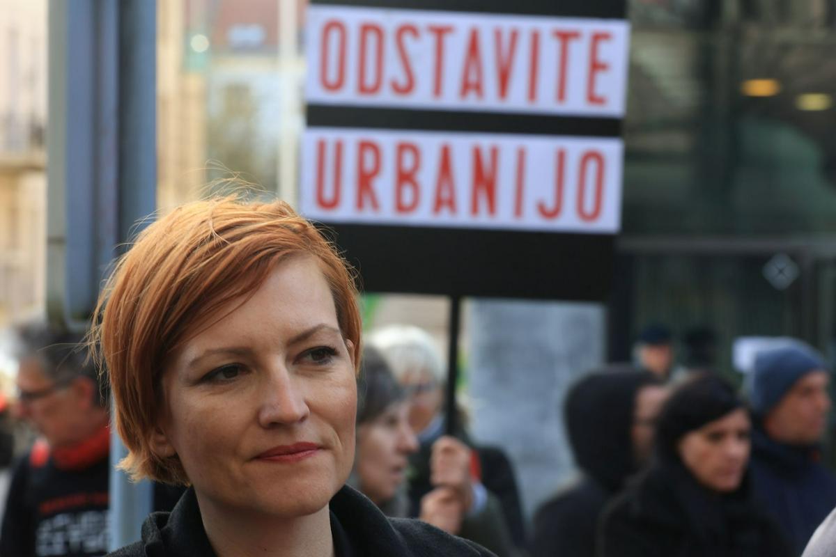 V podporo stavkajočim je spregovorila tudi ministrica za kulturo Asta Vrečko. Foto: BoBo