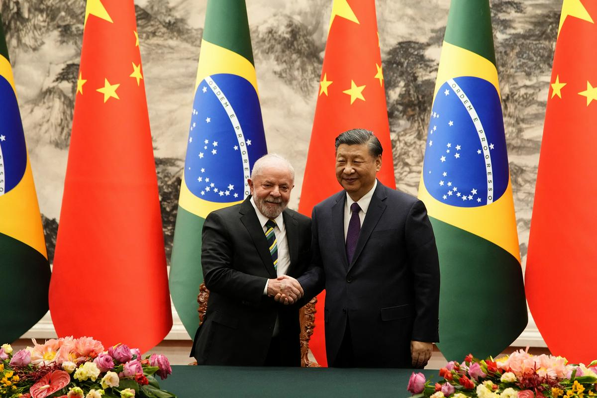 Lula in Ši sta se zavezala h krepitvi sodelovanja med 2. in 12. največjim gospodarstvom na svetu. Foto: Reuters
