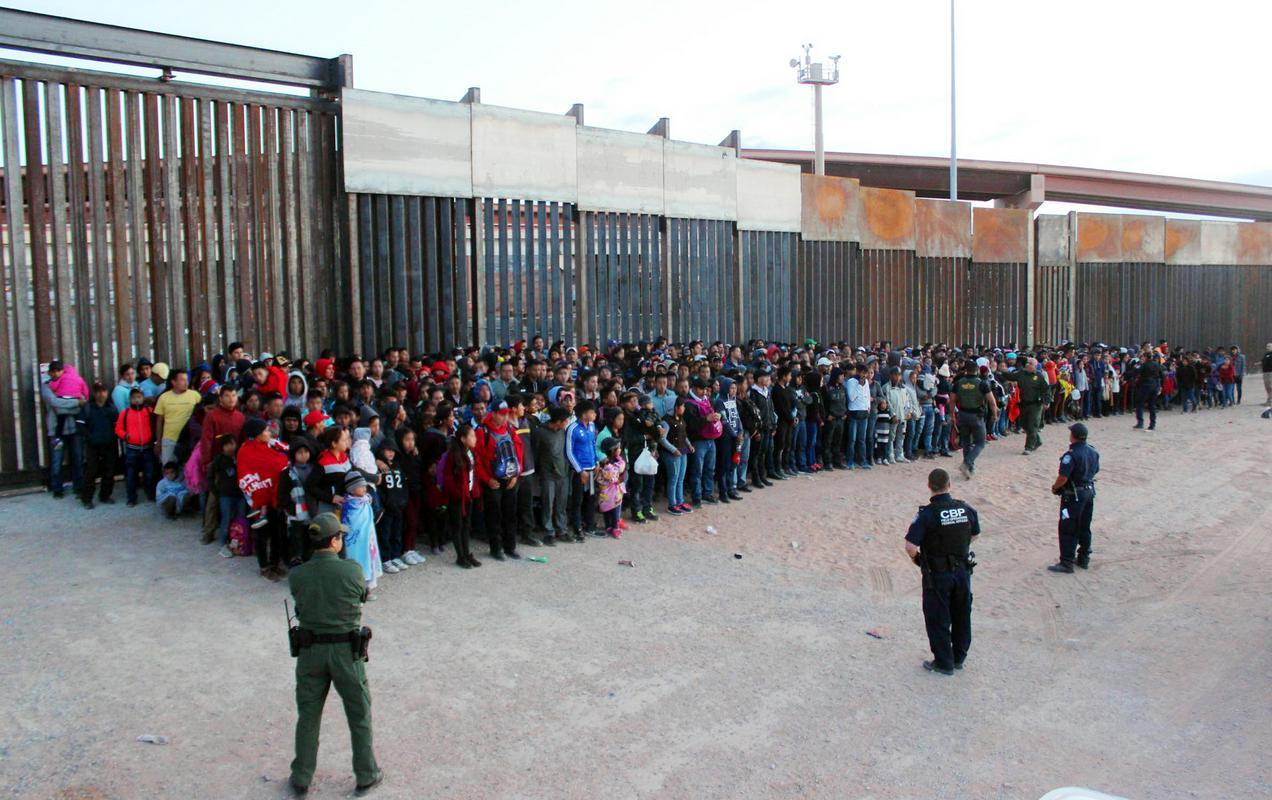 Število prebežnikov na meji ne upada. Foto: AP