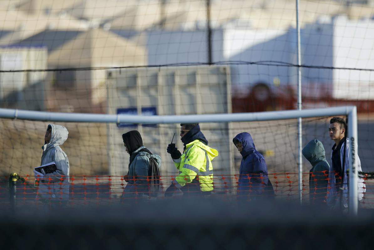 Ameriške administracije že leta prebežnike trpajo v nehumane centre, kjer čakajo deportacijo. Foto: AP