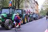 Po novem globa za vožnjo s traktorjem v Ljubljani, a ne za protestnike
