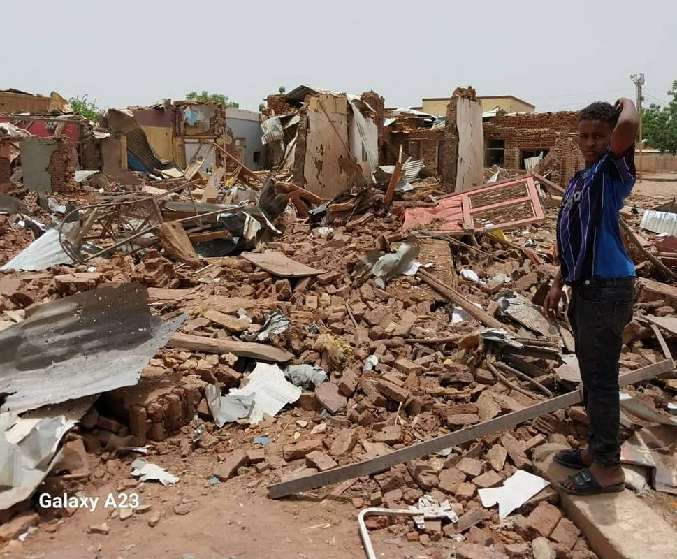 V spopadih so bili uničeni ali poškodovani številni domovi, bolnišnice in druge ustanove. Foto: Reuters