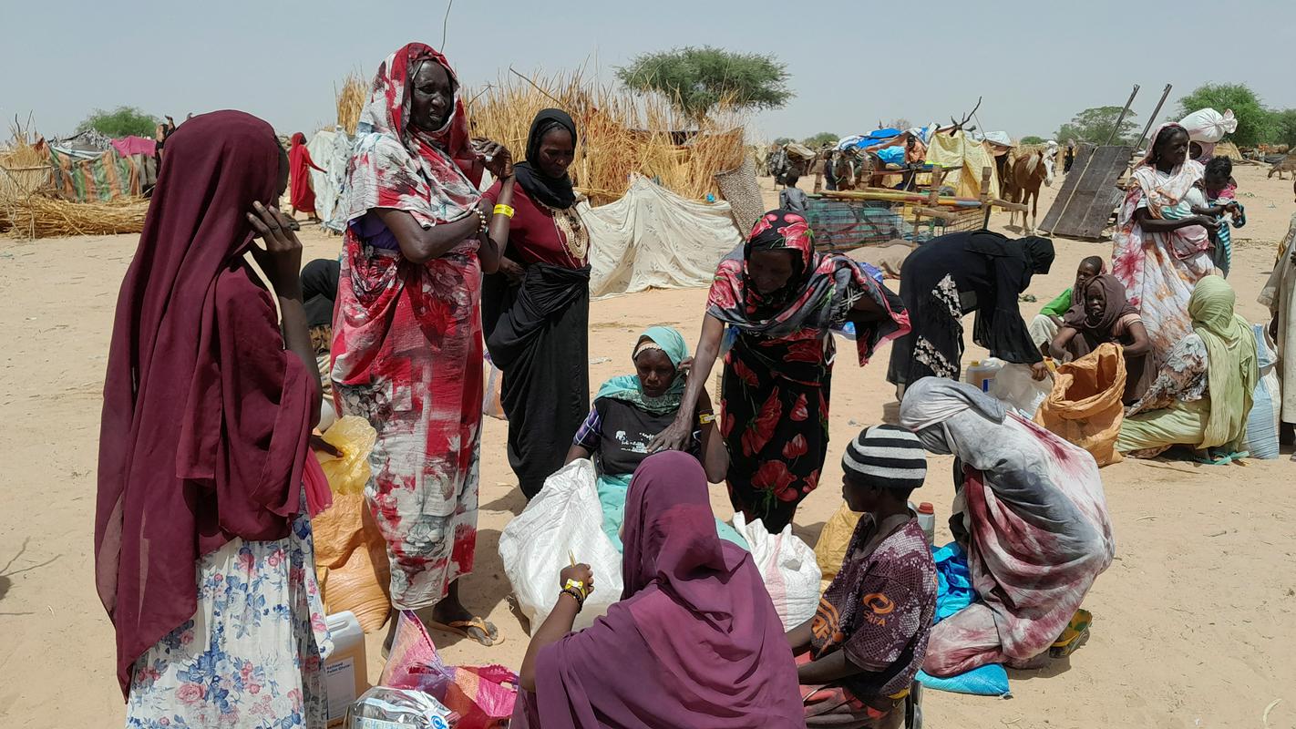 Pred spopadi se je že okoli 20.000 sudanskih beguncev zateklo v Čad. Foto: Reuters