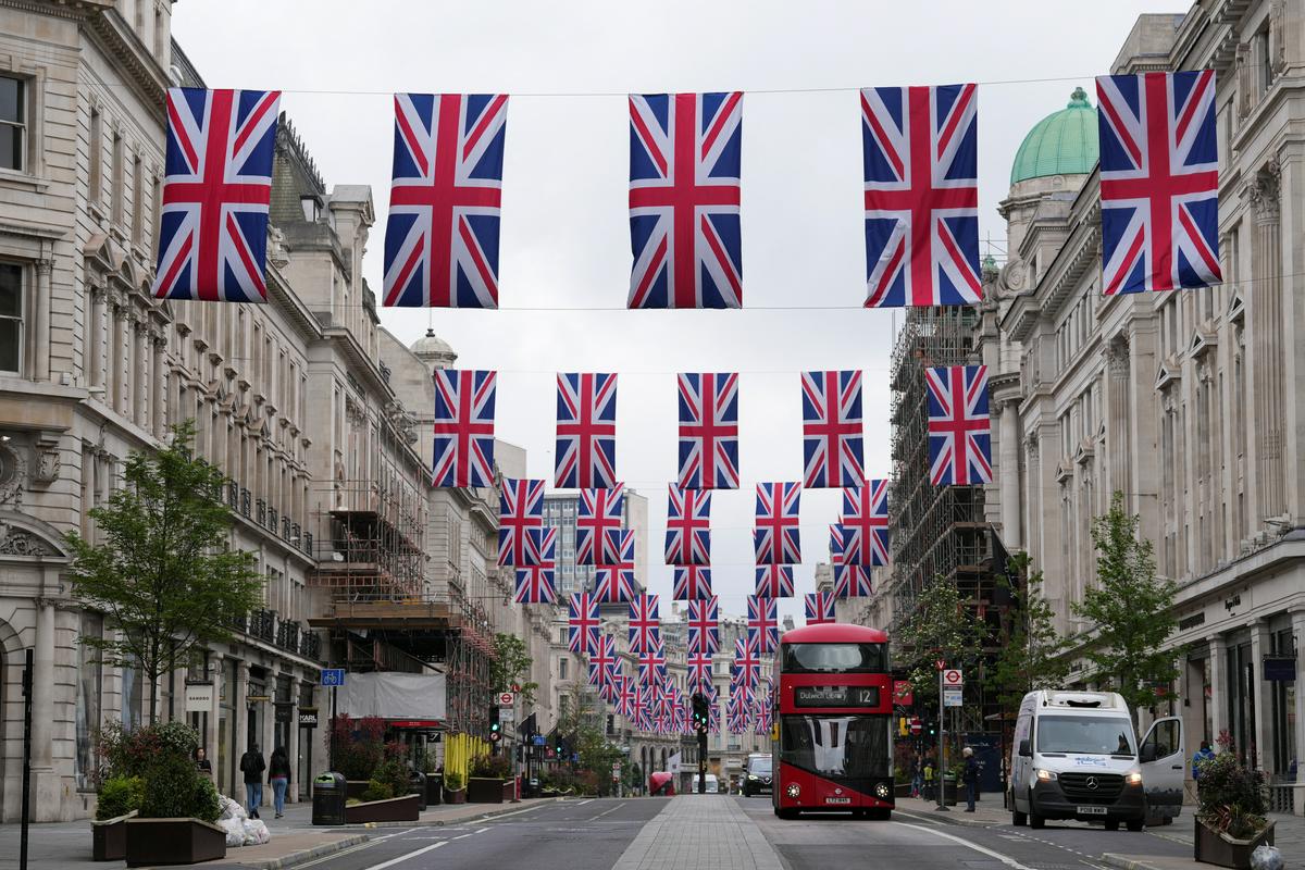 London se na kronanje pripravlja že od oktobra, ko je bil (po obdobju žalovanja za Elizabeto) določen dan in so se priprave lahko začele. Foto: Reuters