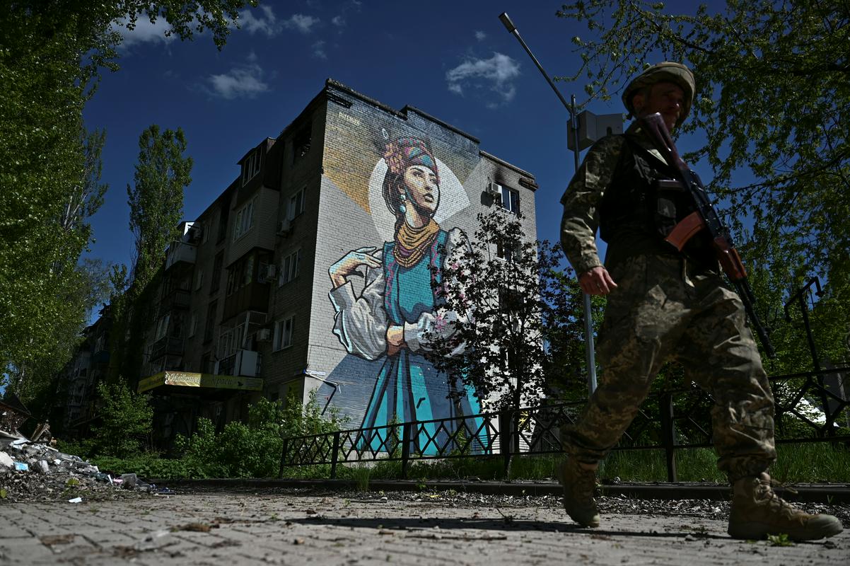 Ukrajinski vojak v Avdijivki. Foto: Reuters