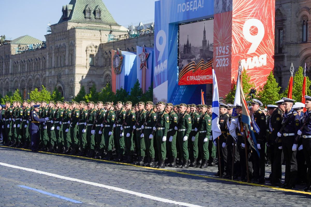 Vojaška parada v Kremlju je bila tokrat zaprta za javnost. Foto: Reuters