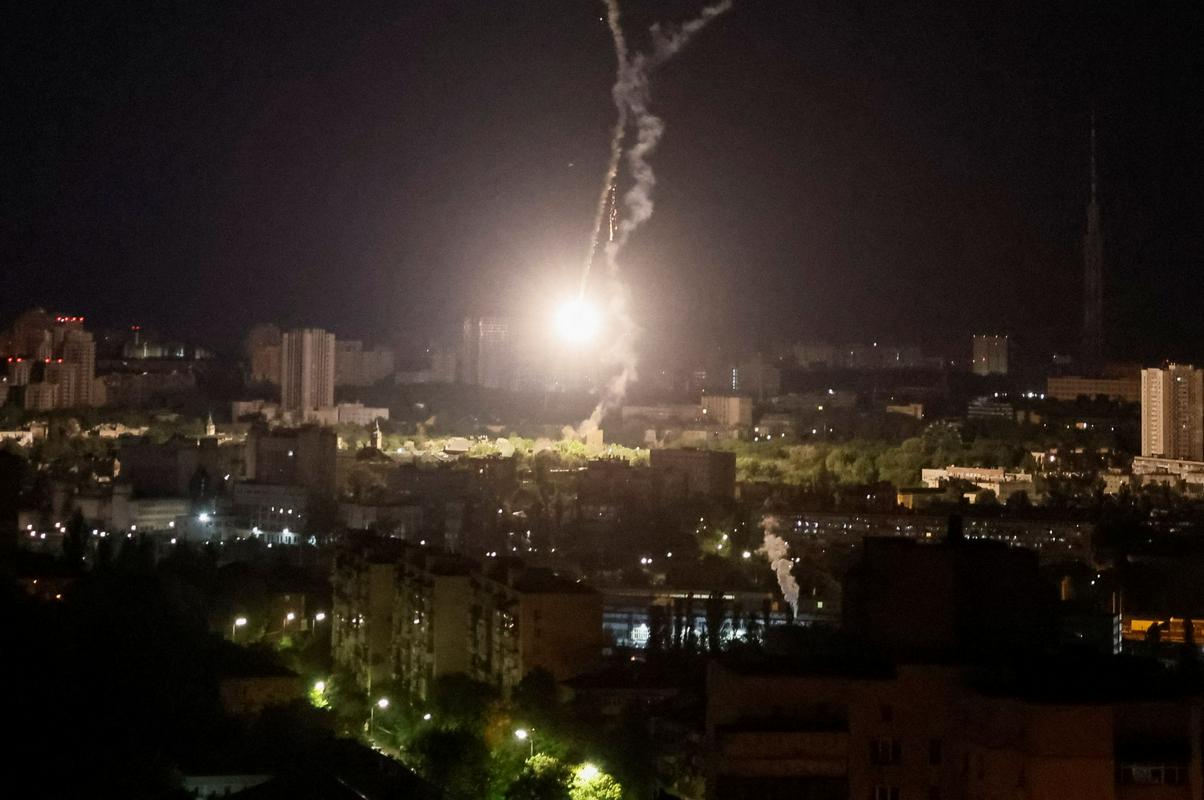 Ruska vojska je v noči s ponedeljka na torek izvedla obsežen napad na Kijev. Foto: Reuters