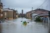 Poplave v Italiji zahtevale že osem smrtnih žrtev. V Avstriji se je iztiril vlak brez potnikov.
