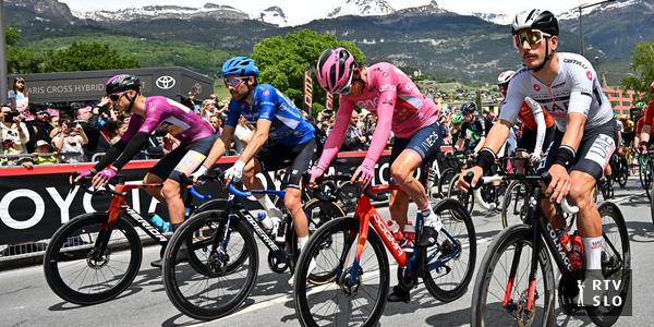 125 km da percorrere: I fuggitivi scendono verso valle sotto la pioggia