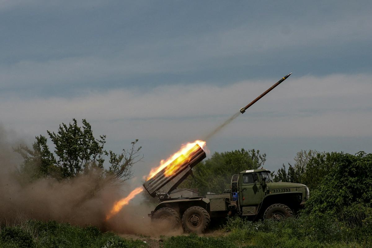 Ukrajinske sile so še pred dnevi poročale o napredovanju v okolici Bahmuta. Foto: Reuters
