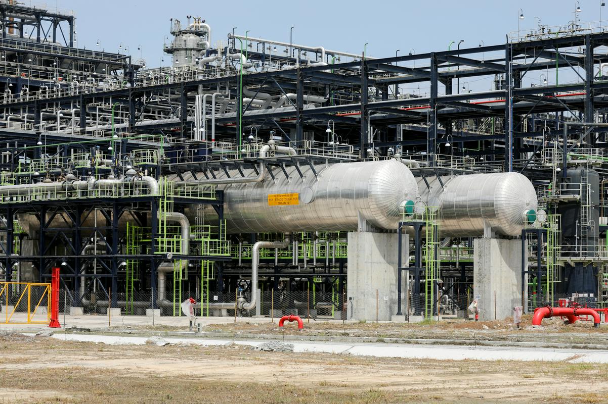 Neodvisnost od državnega električnega omrežja bo zagotavljala 570-megavatna plinska elektrarna, ki so jo zgradili v kompleksu za oskrbo rafinerije in petrokemične tovarne gnojil. Foto: Reuters