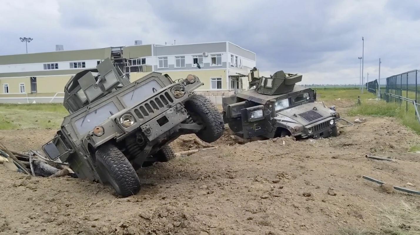 Fotografije poškodovanih vojaških vozil, ki so jih objavile ruske oblasti. Foto: EPA