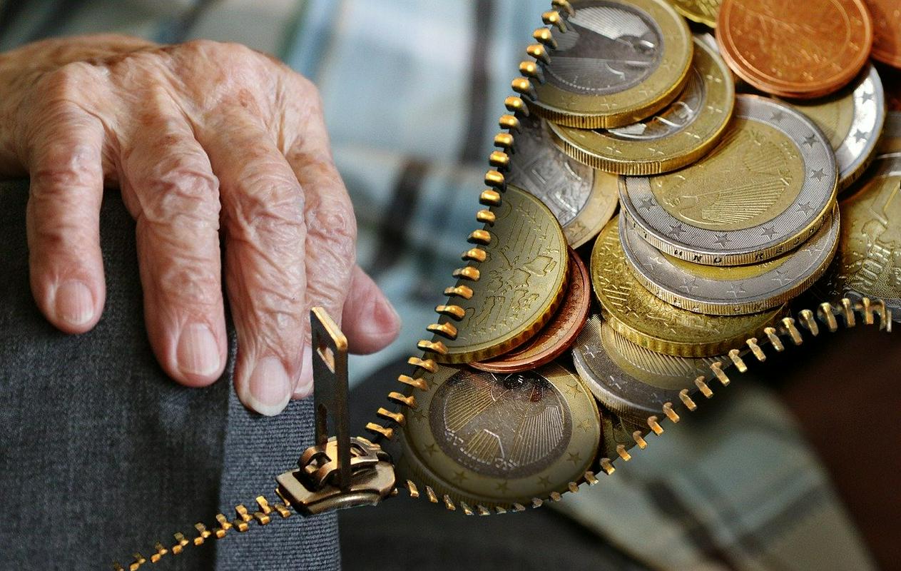 V vladi so sprejeli ukrepe za pomoč upokojencem, napovedujejo pa, da bodo prenovo pokojninskega sistema pripravili v naslednjem letu in pol. Foto: Pixabay