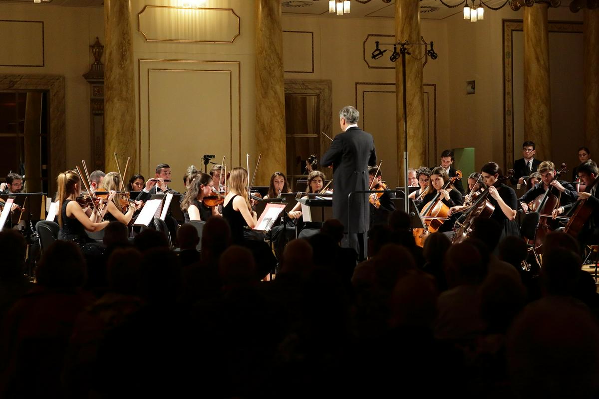 La Ceman Orchestra con il direttore Romolo Gessi